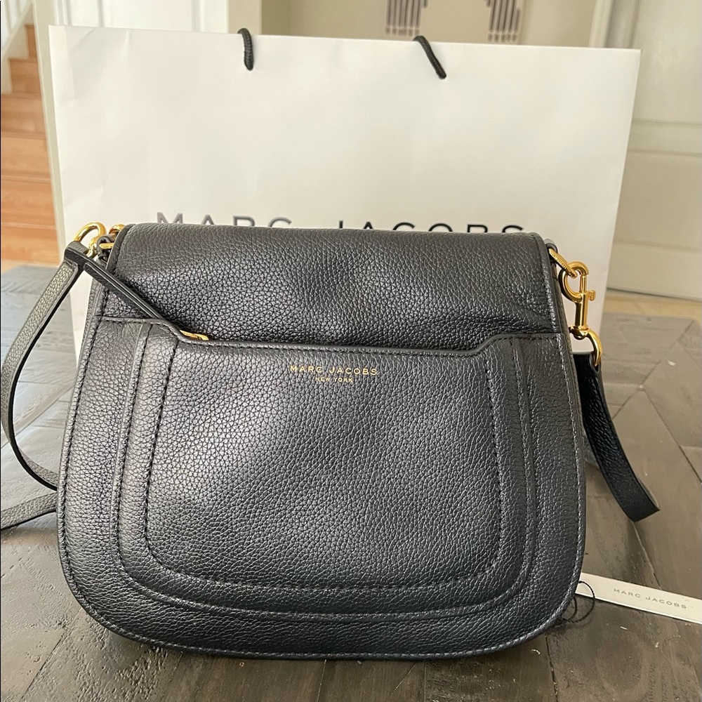 Empire City Messenger
Black Peddled Genuine Leather